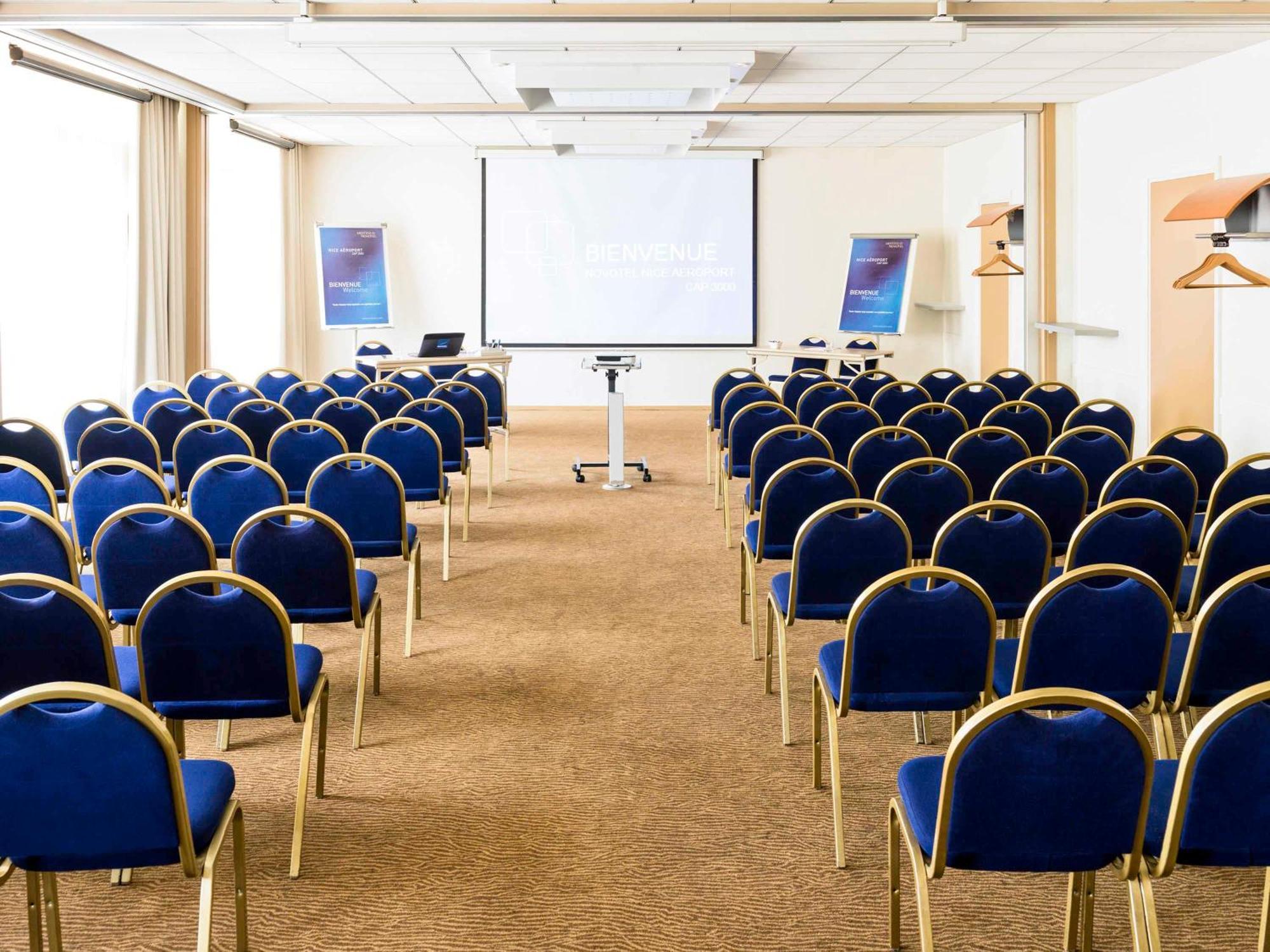 Novotel Nice Aeroport Cap 3000 Сен-Лоран-дю-Вар Екстериор снимка