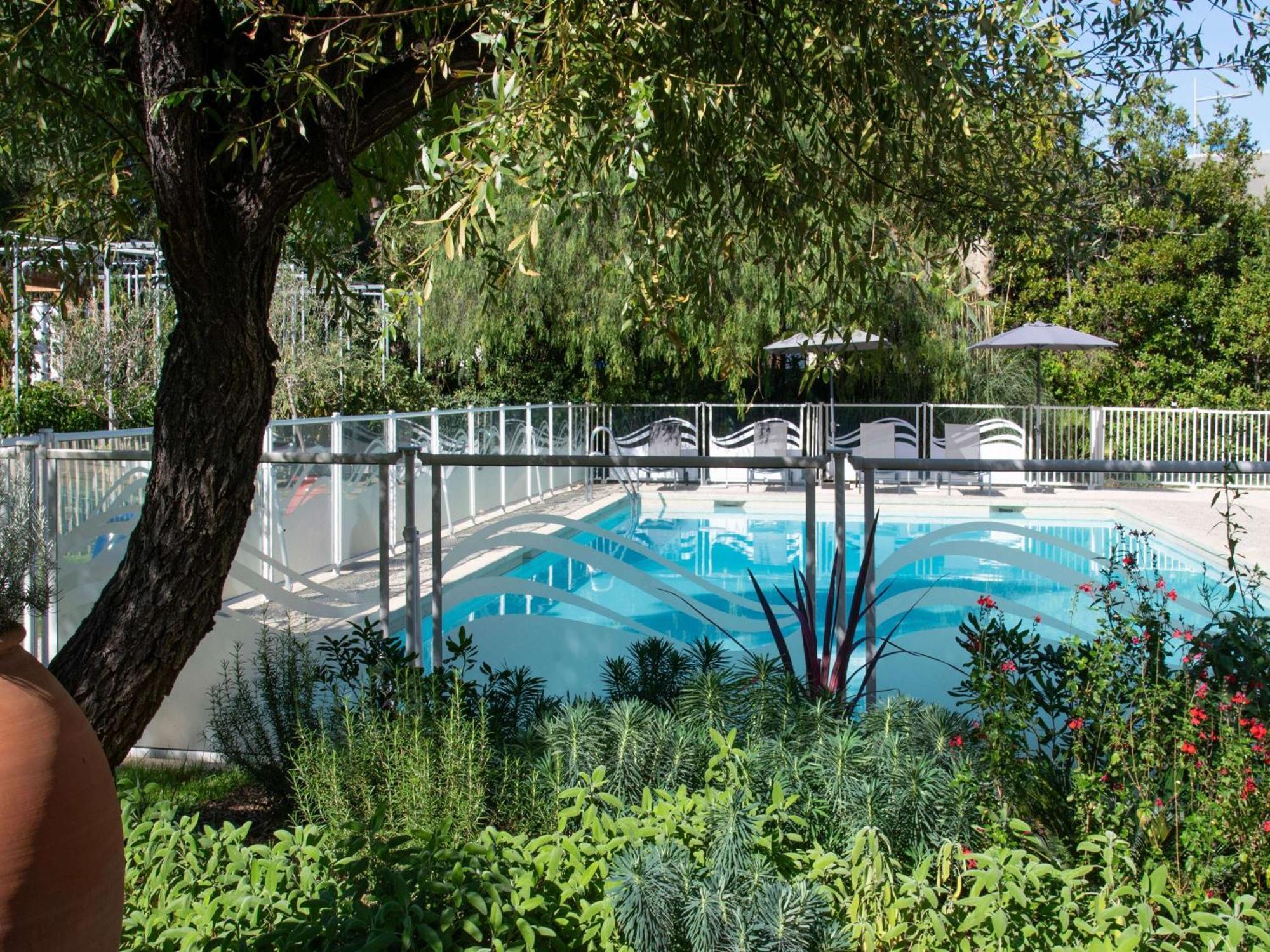 Novotel Nice Aeroport Cap 3000 Сен-Лоран-дю-Вар Екстериор снимка