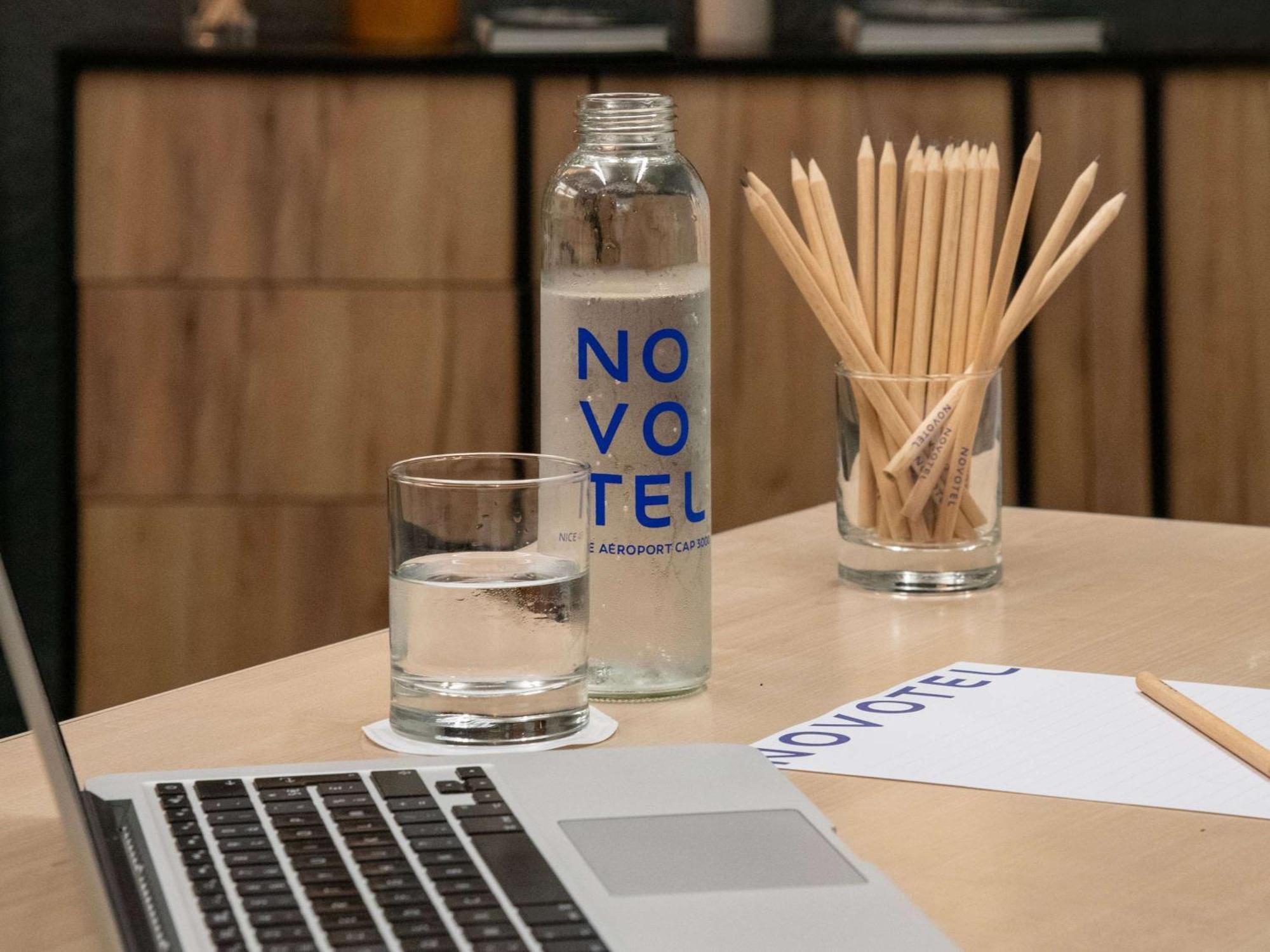 Novotel Nice Aeroport Cap 3000 Сен-Лоран-дю-Вар Екстериор снимка