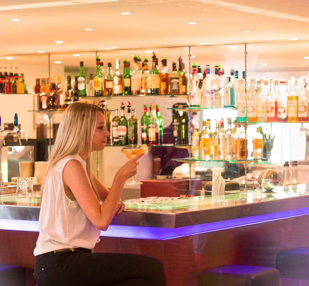 Novotel Nice Aeroport Cap 3000 Сен-Лоран-дю-Вар Екстериор снимка